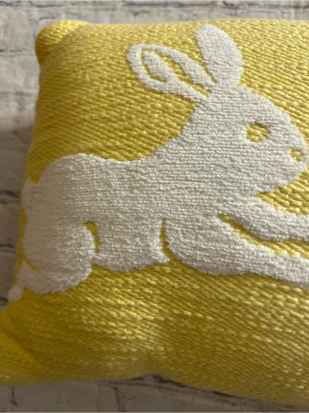 EASTER SPRING ACCENT PILLOW BUNNY RABBITS LUMBAR YELLOW & WHITE (1)